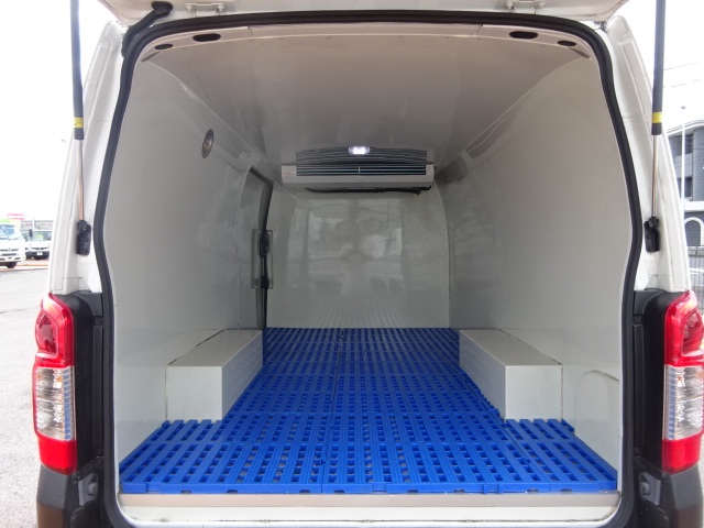 NV350キャラバン冷凍車-7℃設定デンソー製冷凍機　2.0ガソリン　AT　ナビ　バックモニター　エマージェンシーブレーキ　売約済ホワイト