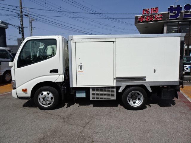 ﾀﾞｲﾅ・ﾄﾖｴｰｽ冷凍車-22℃設定デンソー製低温冷凍車　2.0ガソリン　5MTホワイト