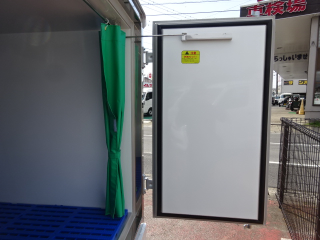キャリー 冷凍車-30℃設定  AT　菱重製冷凍機 箱厚１００ｍｍ　２コンプレッサー　AT  売約済ホワイト