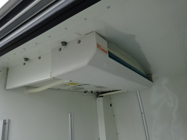 ﾊｲｴｰｽ･ﾚｼﾞｱｽｴｰｽバン冷蔵冷凍車-7℃設定デンソー製冷凍機　2.0ガソリン　5I　売約済ホワイト