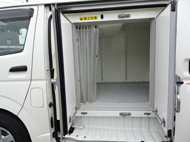 ﾊｲｴｰｽ･ﾚｼﾞｱｽｴｰｽバン冷蔵冷凍車-22℃設定デンソー製中温強化冷凍バン　2.8Dターボ　オートマ　100ｍｍ断熱保冷庫ホワイト