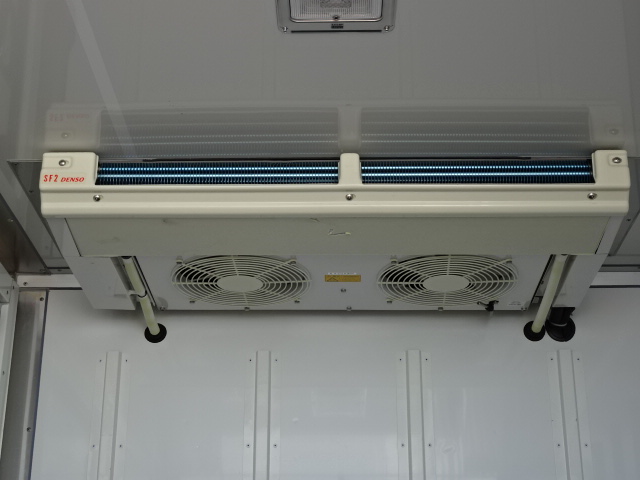 ﾀﾞｲﾅ・ﾄﾖｴｰｽ冷凍車-22℃設定デンソー製低温冷凍車　2.0ガソリン　5MTホワイト