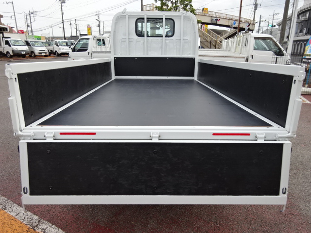 タイタン 平ボディー2t積載 10尺 フルジャストロー 3.0ディーゼルターボ  6Ｆ　新品木製床 売約済ホワイト