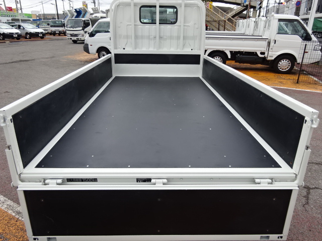 ﾀﾞｲﾅ・ﾄﾖｴｰｽ平ﾎﾞﾃﾞｨ1.5t以下1.5t積載10尺　ロングジャストロー　2.0Ｇ　5F   リヤWタイヤ　新品木製床ホワイト