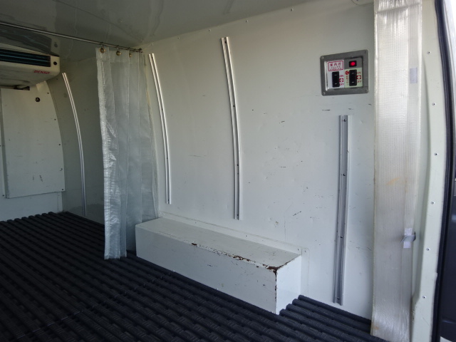 ﾊｲｴｰｽ･ﾚｼﾞｱｽｴｰｽバン冷蔵冷凍車-7℃設定デンソー製冷凍機　2.0ガソリン　6速オートマ　ナビ　バックモニターホワイト