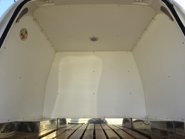 キャラバン冷凍車二室式低温冷凍保冷車　-20℃設定コールドスター製冷凍機　2.0ガソリン　オートマホワイト