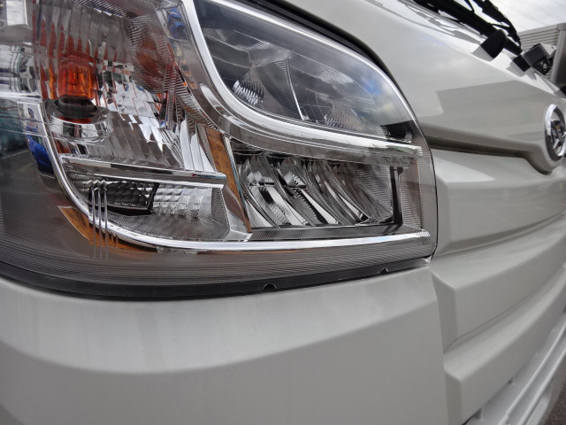 ハイゼットトラック キッチンカー着脱可能4ナンバ-  省力パック 強化サス スマアシ LEDヘッドライト 外部電力供給 ACコンセントホワイト
