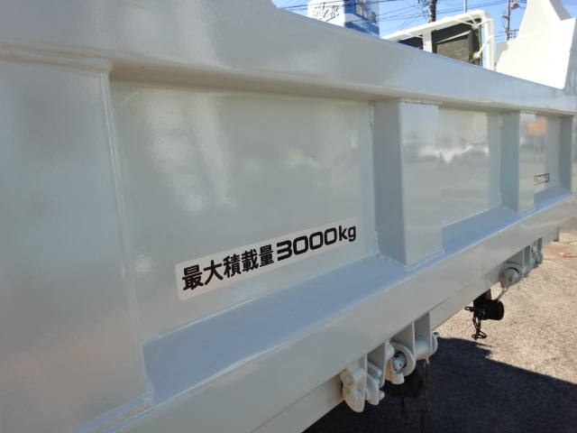 ﾀﾞｲﾅ・ﾄﾖｴｰｽダンプ3t積載 　3.0Dターボ　5F　４ナンバー  荷台仕上げ車輌　コボレーン付　売約済ホワイト